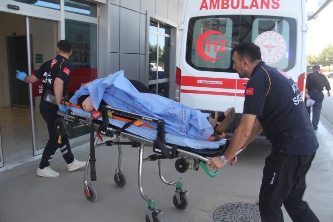 Konya'da otomobiller kavşakta çarpıştı: 7 yaralı var! 4